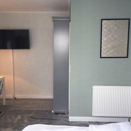 Neues Zimmerapartment Mit Bad Neckarwestheim Экстерьер фото