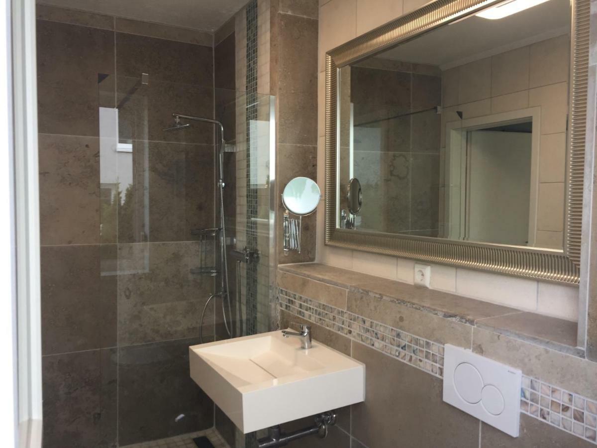 Neues Zimmerapartment Mit Bad Neckarwestheim Экстерьер фото