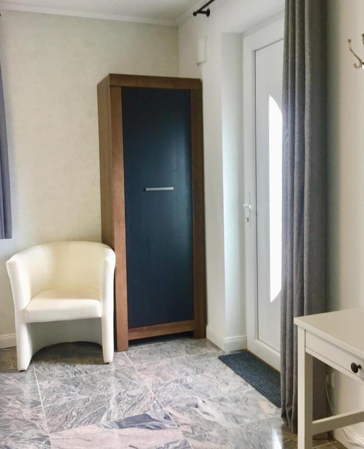 Neues Zimmerapartment Mit Bad Neckarwestheim Экстерьер фото